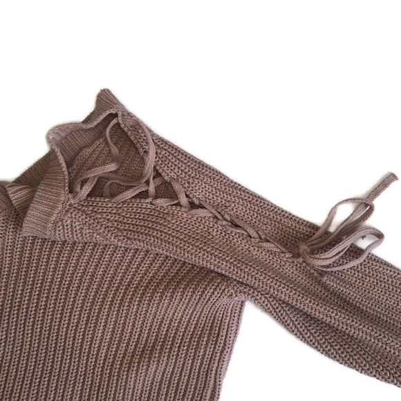 L.A. Hearts Lace Up Long Sleeve V Neck Sweater - Picture 8 of 8